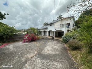 Le tampon 12eme  grande villa famliale batie sur 1170m2