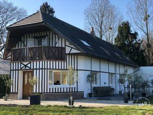 A seulement 20 min du CHU d'AMIENS  5 m de la ville  à 8 m de l'autoroute  45 min de la me