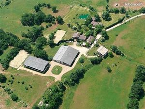 Maison + structure équestre + 10 hectares