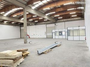 Local industriel 810 m²