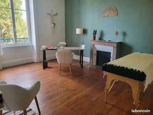 Bureau dans un espace associatif