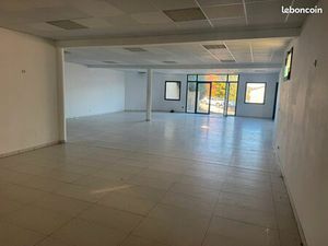 Local commercial ou entrepôt pour stockage