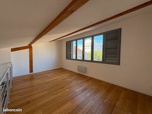 3 pieces rénové centre Avignon au calme