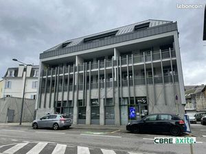 Local commercial 210 m²