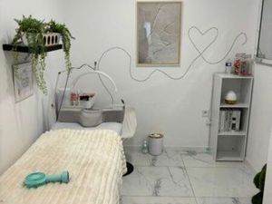 LOCATION CABINE 300 euros le mois - CABINE LUXE ESTHÉTIQUE ou coiffure