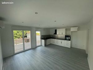 Location F3 avec terrasse MÉNÉTROL