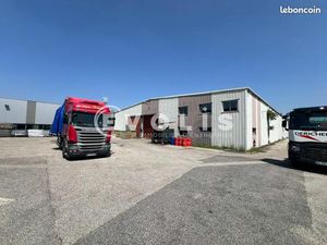 Local industriel 1 600 m²