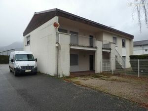 Entrepôt bureaux 360m²