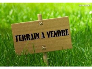 Terrain constructible 1700 m2 84 m2 de façade jusqu’à 4 maisons dans un écrin de verdure