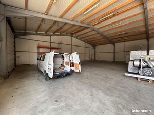 Local industriel 241 m²