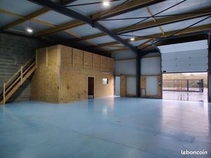 Local de 225 m² proximité zone commerciale