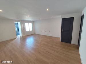 Ensemble maison individuelle+ appartement 2chambre ou local commercial accès privé