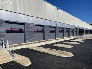 Local industriel 3 543 m²