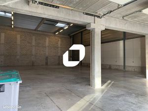 Local d'activité 692 m²