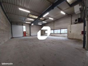 Local d'activité 240 m²