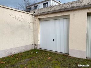 Box de garage fermé – Avenue de la République (proche tram & CHU)