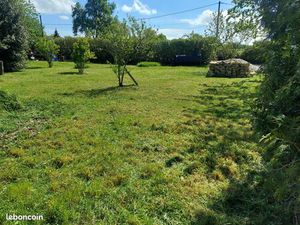 Terrain constructible 1308m² CHAUMERCENNE