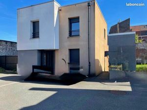 Maison individuelle croix dans résidence sécurisée avec parking