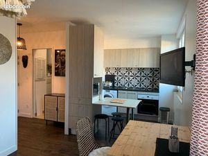 À louer  charmant studio entièrement meublé situé avenue du Mont-Dore à Beaumont  récemmen