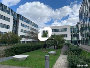 Bureau 3 646 m²