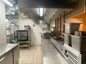 Cède bail local restauration ou autres avec hotte