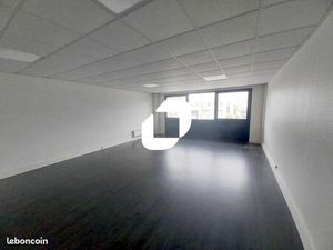 Local d'activité 298 m²