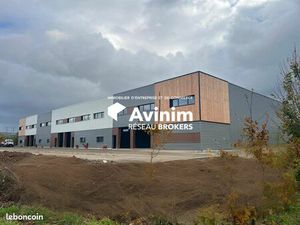 Local 2100 m² Viarmes