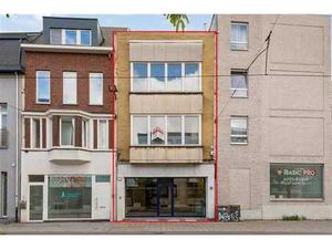 Commerce avec appartement