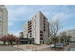 Local santé 329 m²