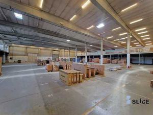 À LOUER – BUREAUX 650 m² + ENTREPÔTS 2280 m²