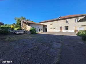 Corps de ferme pour artisan  maçon  promoteur  marchand de biens