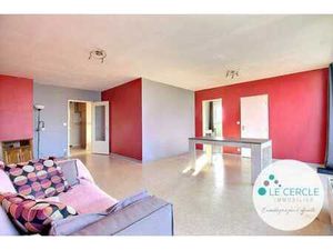 Appartement 2ch avec cave  garage et parc arboré.