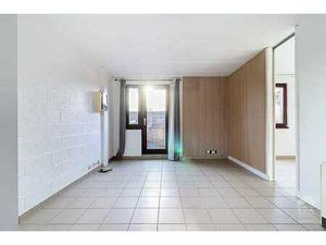 STUDIO AVEC PARKING PRIVATIF - QUARTIER HOCAILLE !