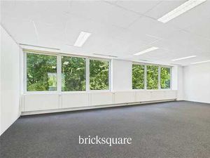 Waterloo Office Park K - Belle surface de bureaux aménagée