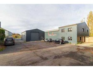 Entrepôt/atelier+ Espace Ext. + Bureaux + Appart 3ch Jardin