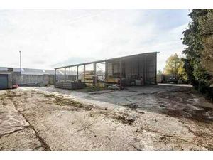 Entrepôt couvert avec bâtiment de bureaux à Lebbeke