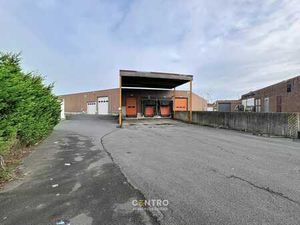 Logistieke LOODS/MAGAZIJN van ± 520m2 met 5 poorten waarv...