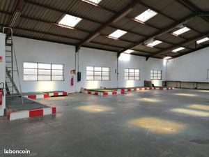 Entrepôts Industriels - Usine - Lyon Aéroport Saint Exupéry 3 min