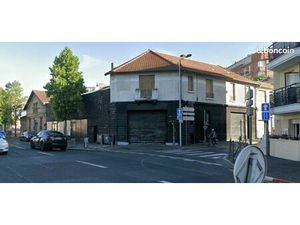 Local 450 m² Houilles