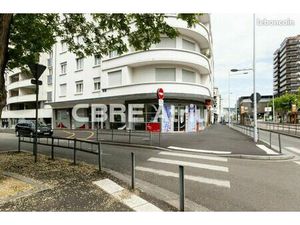 Local commercial 243 m²