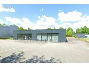 Local 307 m² Bignan