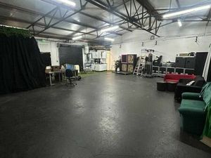 Local d'activité 210 m²