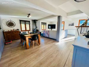 Villette  maison individuelle T6 avec annexes et jardin