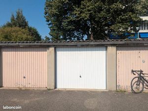 Garage à Louer Vénissieux - Limite Lyon 8ème