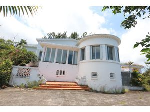 VILLA de 320 m2 à renover avec un énorme potentiel - Bien ra