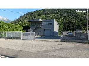 Bâtiment artisanal et commercial