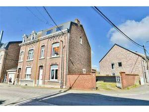 Jolie maison 3 façades idéalement située !