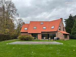 Maison croix rue privée