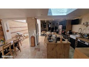 Maison 8 pièces 212 m²