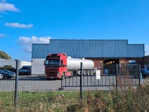 A louer hangar et bureau